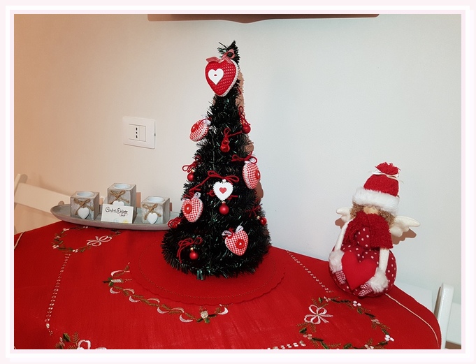 camera-matrimoniale-sole-bed and breakfast-cielididante-conversano-17-tavolo-albero-natale-addobbi-christmas-doll-tree